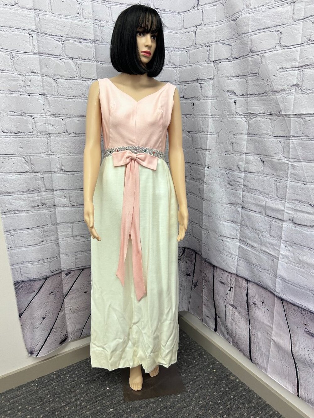 Vintage 1970's Formal Gown!!  Beautiful Detail and a must see!!